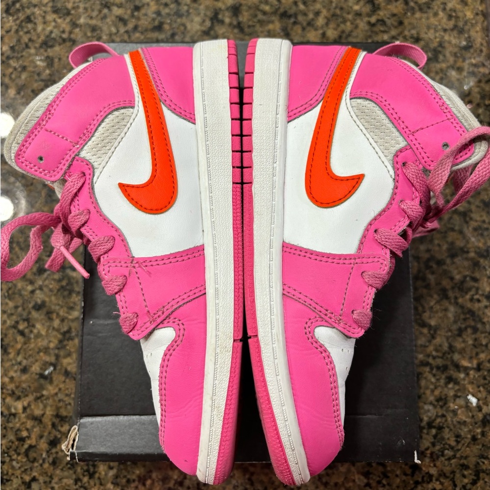 SOLD Jordan 1 Mid